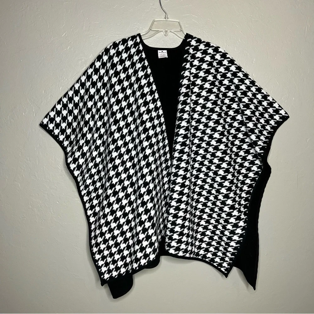 Woolrich Houndstooth Reversible Blanket Wrap